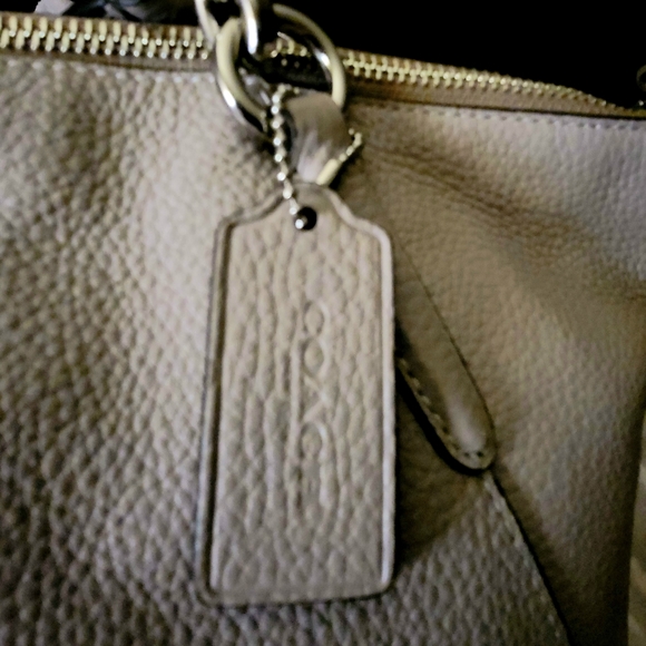 NWT COACH PURSE has 2 small handles&detachable long strap tags& plastic still in - Picture 3 of 13